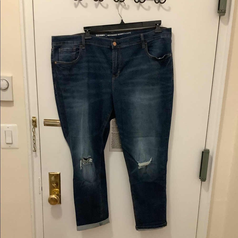 Old Navy Size 18 Distressed Boyfriend Skinny Cropped Jeans